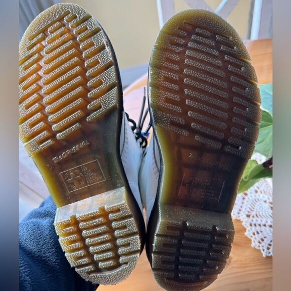 The iconic 1460 8-eye combat boot from Dr. Martens - Picture 3 of 9